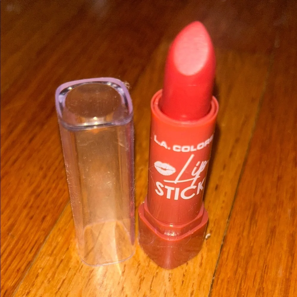 LA Colors Red Lipstick Matte Beau NEW